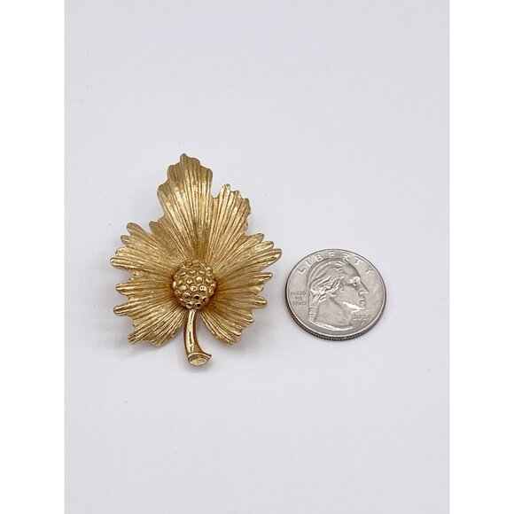 Vintage Monet Gold Tone Flower Leaf Brooch – Textured Dimensional Floral Pin - Picture 7 of 9